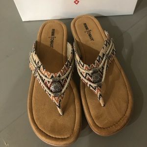 Minnetonka Sandal - like new